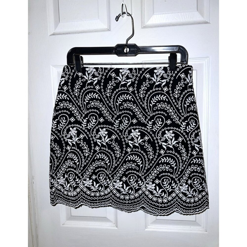 NWT LOFT Black Cotton White Embroidered Scalloped Shift Skirt Size 8 Petite